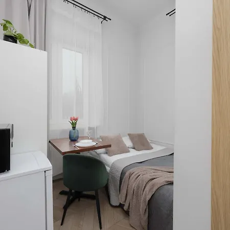 Functional Pet-friendly Micro-apartment In By Renters * ワルシャワ